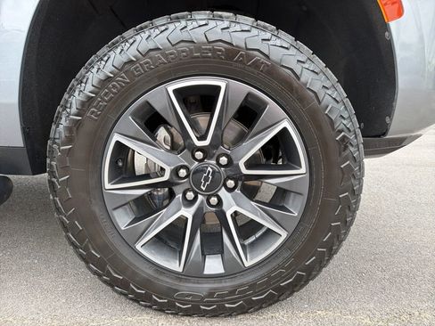 Used 2021 Chevrolet Tahoe Z71 w/ Rear Media and Nav Package image 12