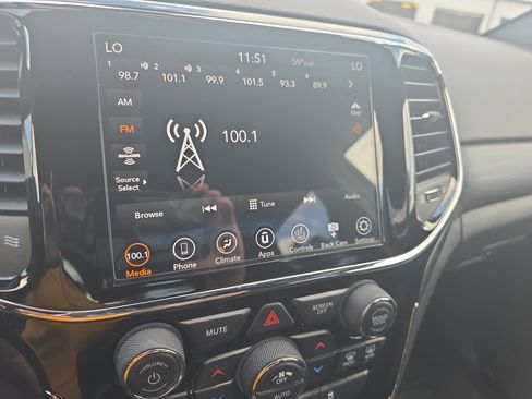 Used 2020 Jeep Grand Cherokee Laredo w/ Laredo X Package AWD/4WD image 19