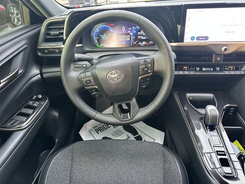 Used 2024 Toyota Crown XLE image 18