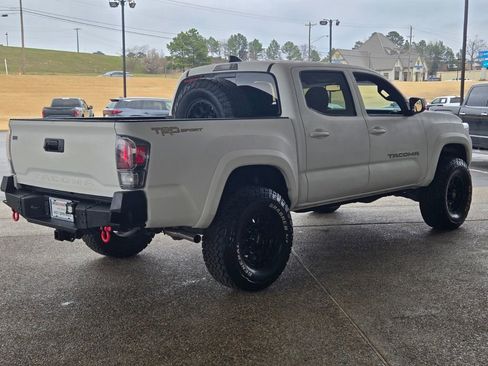 Used 2022 Toyota Tacoma TRD Sport w/ Technology Package image 5