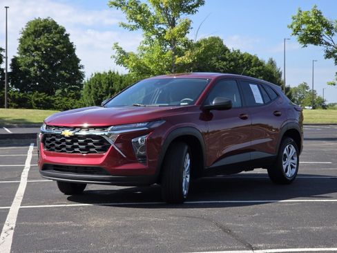 Used 2024 Chevrolet Trax LS FWD image 13