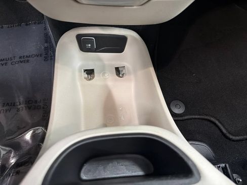 Used 2023 Chrysler Pacifica Touring-L FWD image 40
