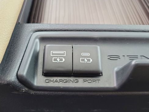 Used 2023 Toyota Sienna XLE AWD/4WD image 15