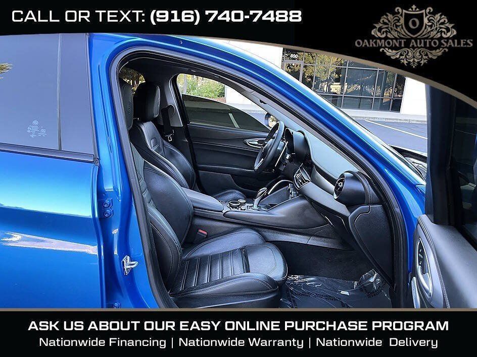 Used 2017 Alfa Romeo Giulia Ti w/ TI 19" Sport Package RWD image 12