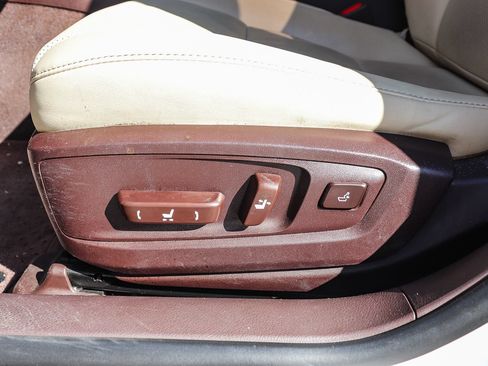 Used 2018 Lexus ES 300h w/ Navigation Package FWD image 16