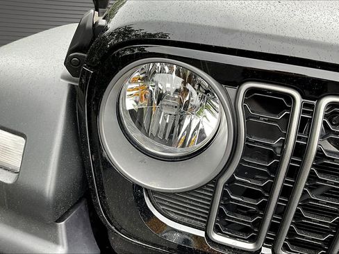 Used 2025 Jeep Wrangler Unlimited Sport AWD/4WD image 23