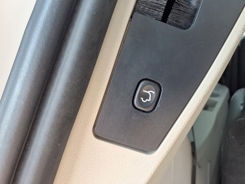 Used 2017 Dodge Grand Caravan SXT FWD image 19