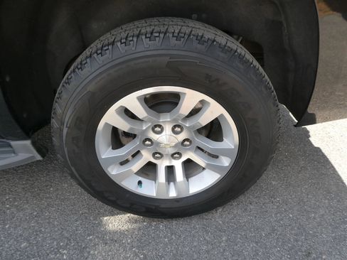 Used 2019 Chevrolet Suburban LT image 37