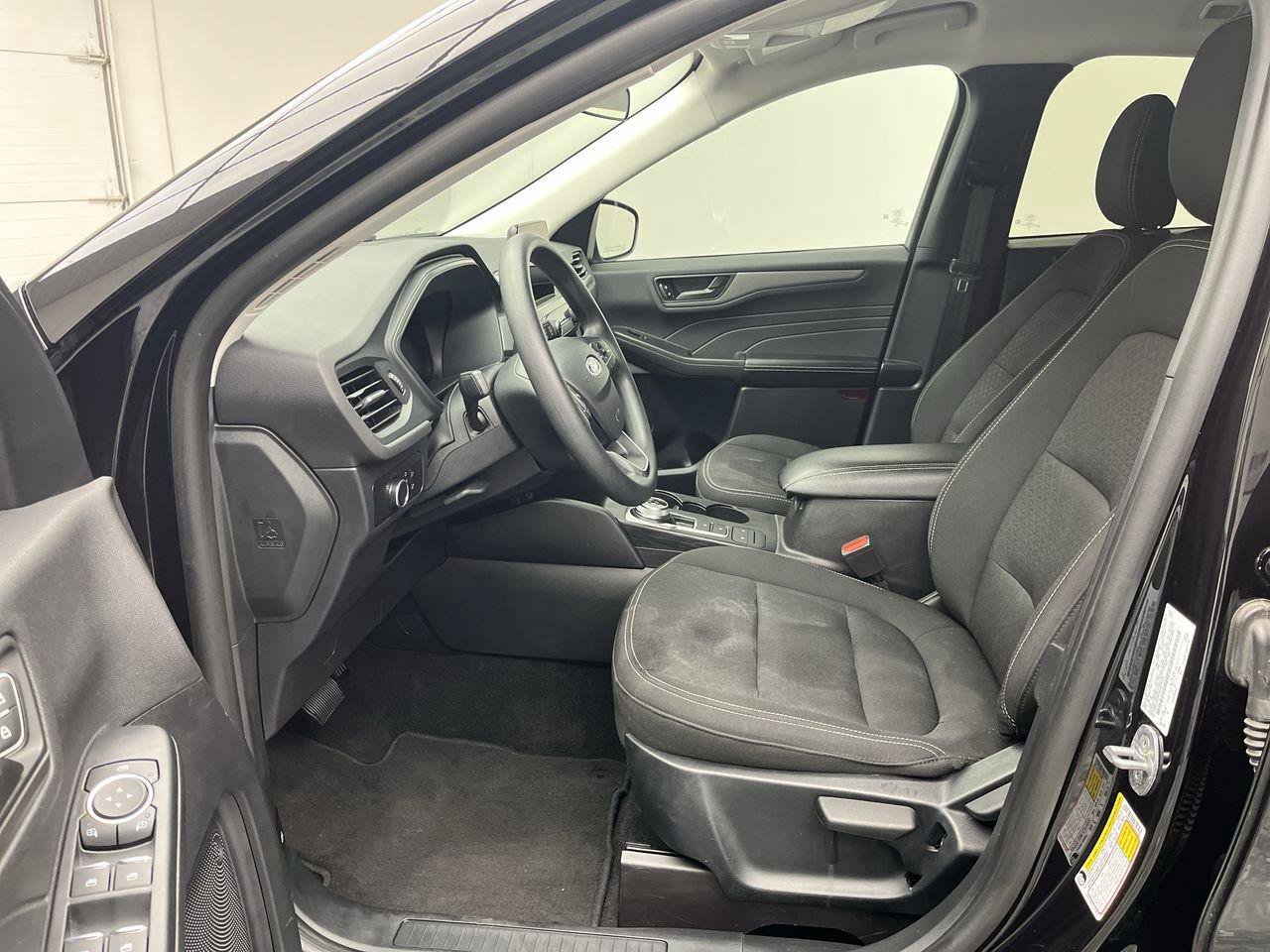 Used 2025 Ford Escape Active AWD/4WD image 3