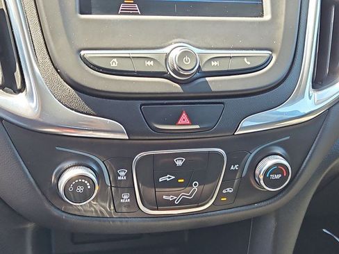 Used 2021 Chevrolet Equinox LT FWD image 17