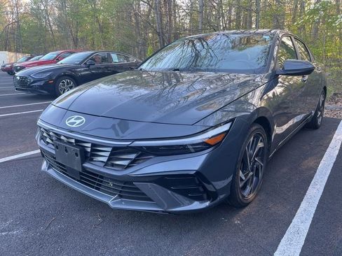 Used 2024 Hyundai Elantra Limited FWD image 4