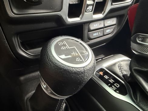 Used 2025 Jeep Wrangler Sport image 39