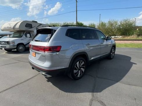 Used 2025 Volkswagen Atlas SE AWD/4WD image 8