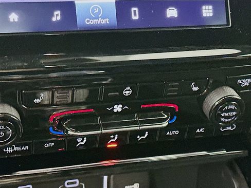 Certified 2023 Jeep Grand Cherokee L Laredo image 31