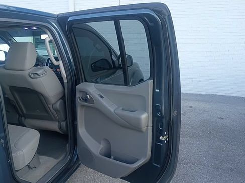 Used 2013 Nissan Frontier SV w/ SV Value Truck Pkg AWD/4WD image 28