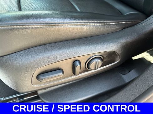 Used 2021 GMC Acadia SLT w/ LPO, Black Accent Package image 24