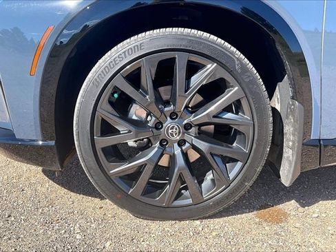Used 2025 Toyota Crown Signia w/ Advanced Technology Package AWD/4WD image 32