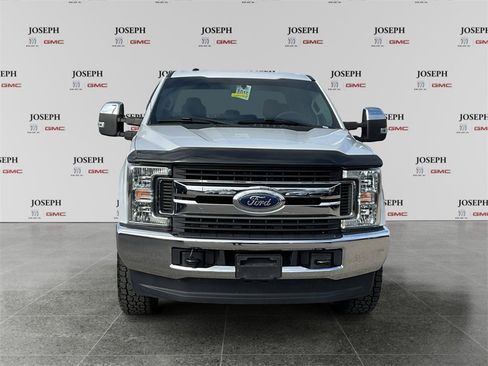 Used 2017 Ford F250 XLT image 3