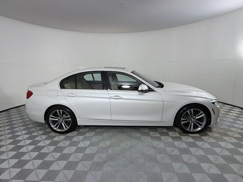 Used 2018 BMW 330i xDrive Sedan w/ Convenience Package AWD/4WD image 4