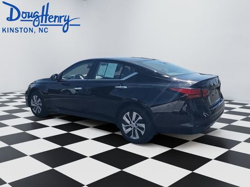 Used 2023 Nissan Altima 2.5 S FWD image 3