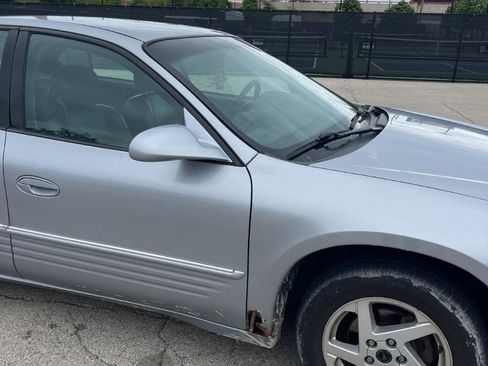 Used 2004 Pontiac Bonneville SE w/ Leather Appointment Package FWD image 4