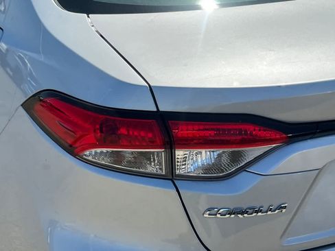Used 2021 Toyota Corolla LE FWD image 20