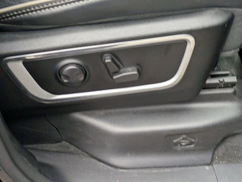Used 2022 RAM 1500 Laramie AWD/4WD image 40