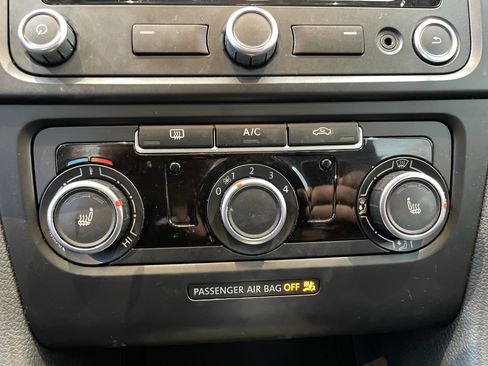 Used 2014 Volkswagen GTI Driver's Edition image 25