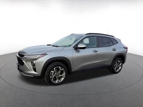 Used 2025 Chevrolet Trax LT image 8