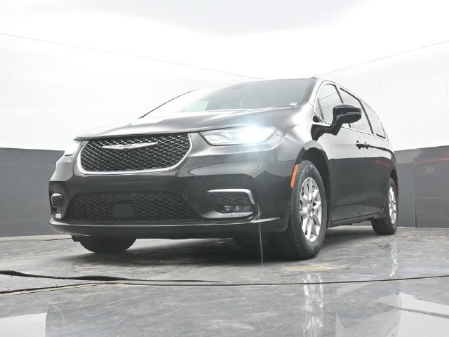 Used 2025 Chrysler Pacifica Select FWD image 54
