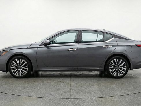 Used 2025 Nissan Altima 2.5 SV image 5