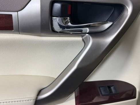 Used 2014 Lexus GX 460 w/ Premium Package image 24