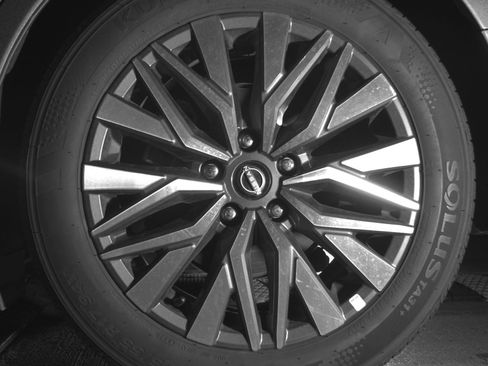 Used 2025 Nissan Altima 2.5 SV FWD image 14