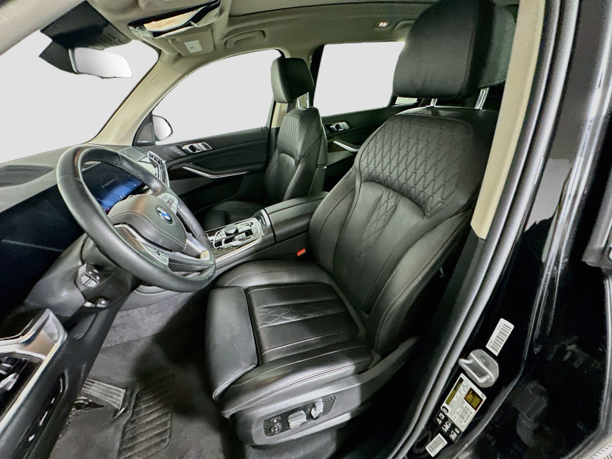 Used 2025 BMW X7 xDrive40i AWD/4WD image 13