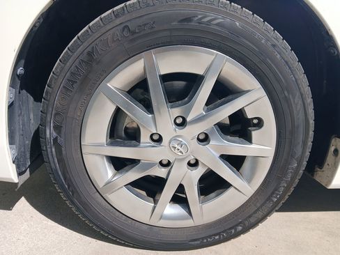 Used 2017 Toyota Prius V Four image 27