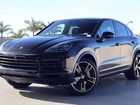 Certified 2023 Porsche Cayenne Platinum Edition image 1