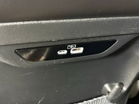 Used 2023 Chrysler Pacifica Touring-L FWD image 34