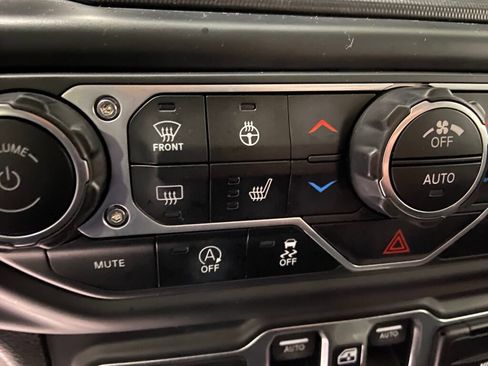 Used 2018 Jeep Wrangler Unlimited Sahara w/ Dual Top Group image 19