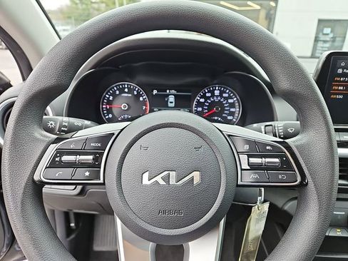 Used 2023 Kia Forte LXS image 18