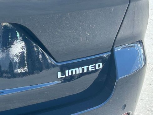 Used 2024 Jeep Grand Cherokee Limited AWD/4WD image 5