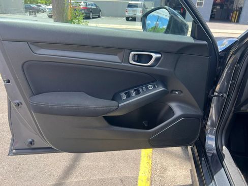 Used 2025 Honda Civic Sport image 11