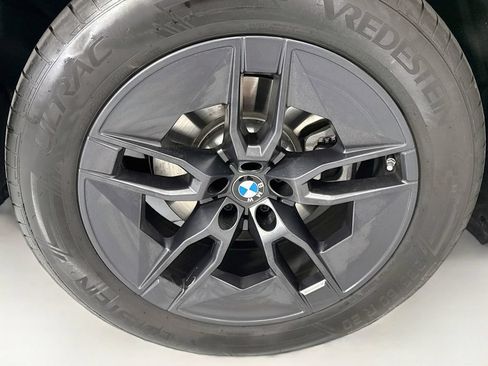 Certified 2026 BMW iX xDrive45 w/ Premium Package AWD/4WD image 31