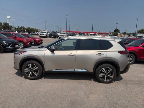 Used 2021 Nissan Rogue SL AWD/4WD image 3