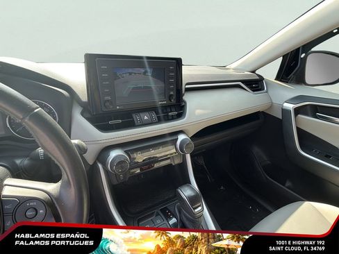 Used 2022 Toyota RAV4 XLE Premium AWD/4WD image 18