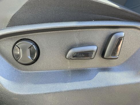 Used 2021 Volkswagen Tiguan SE image 13