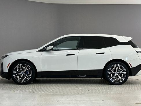 Used 2023 BMW iX xDrive50 w/ Premium Package AWD/4WD image 2