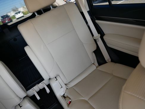 Used 2023 Lexus GX 460 Premium image 14