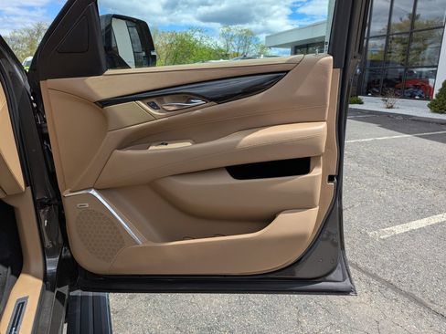 Used 2020 Cadillac Escalade Platinum AWD/4WD image 32