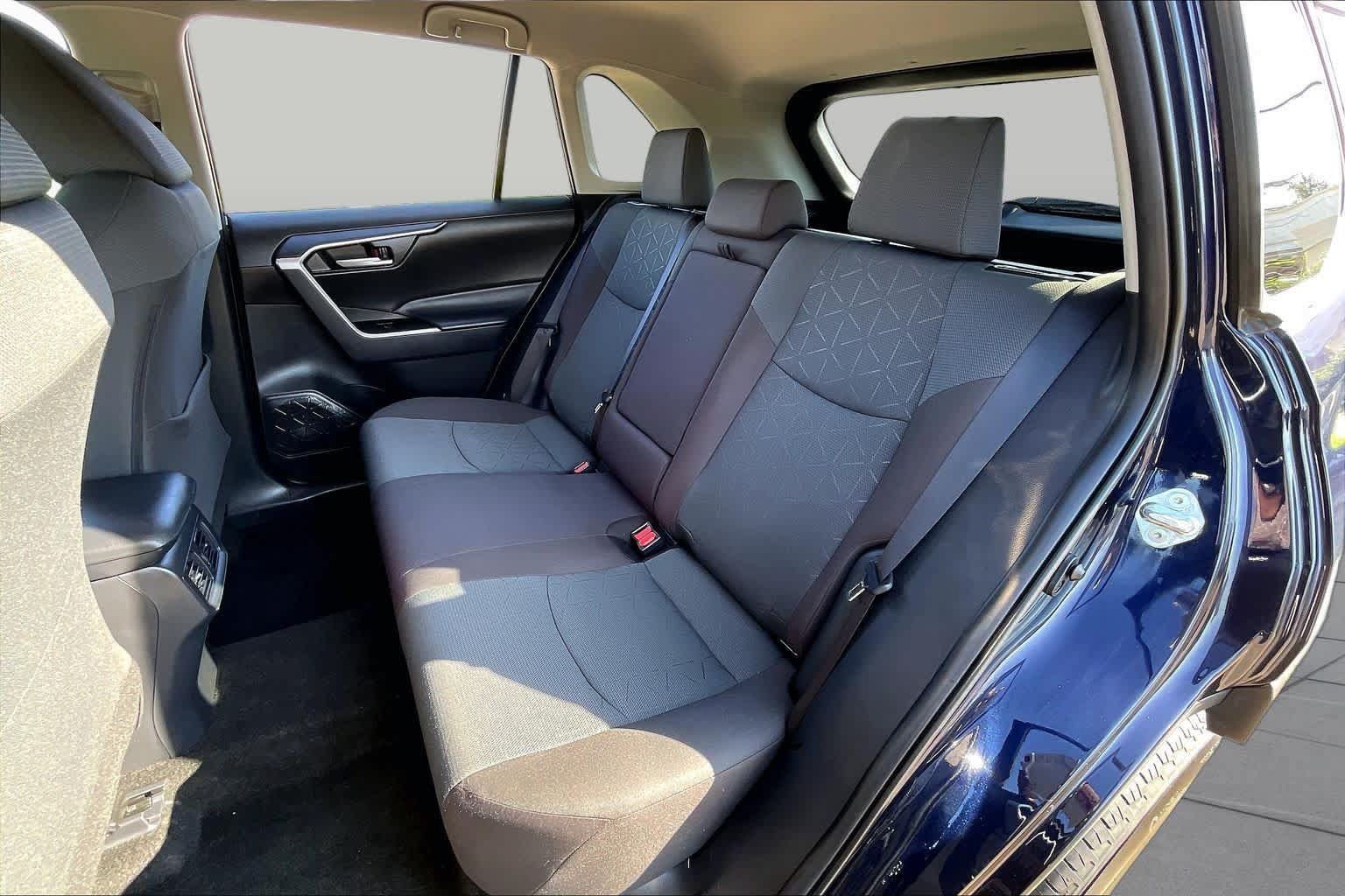Used 2025 Toyota RAV4 XLE FWD image 17