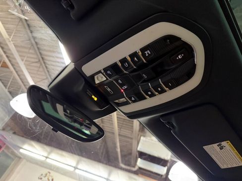 Used 2018 Porsche Macan image 29